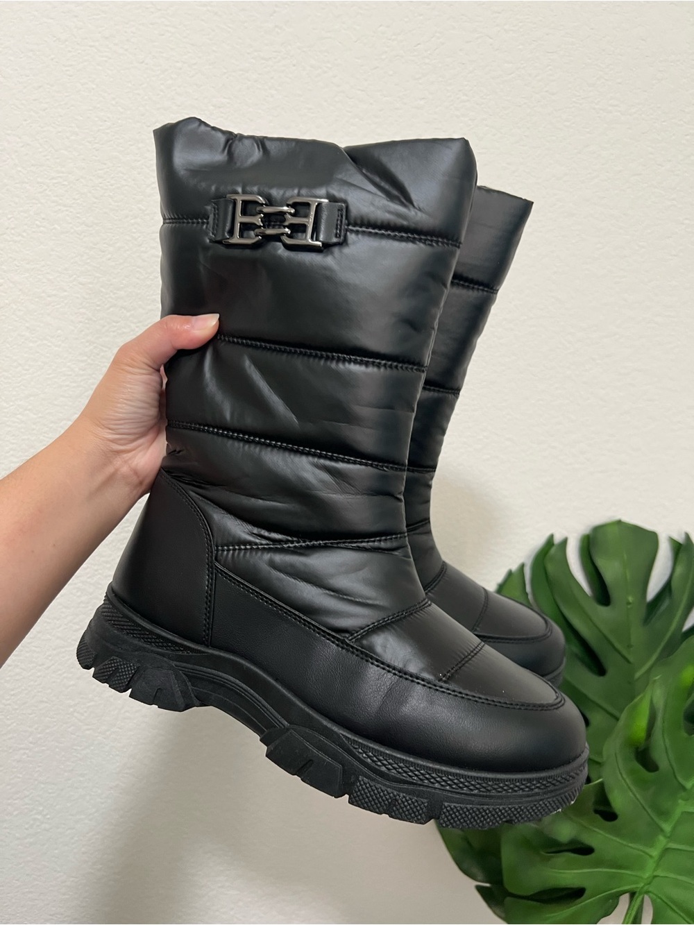 •LIKE NEW• FINIWOR BOUTIQUE Women’s Snow Boots